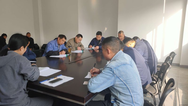 建造师培训网课的收费标准主要由以下几个方面构成：